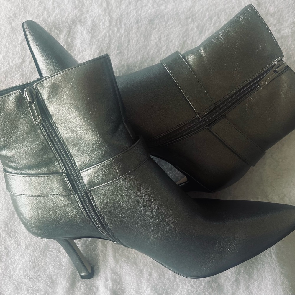 JESSICA SIMPSON Silver Ankle Boots Size 9.5